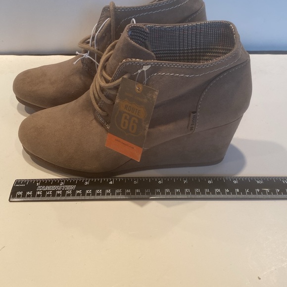 NWT & Vintage Route 66 Taupe Wedge Faux Suede Bootie - Picture 3 of 9